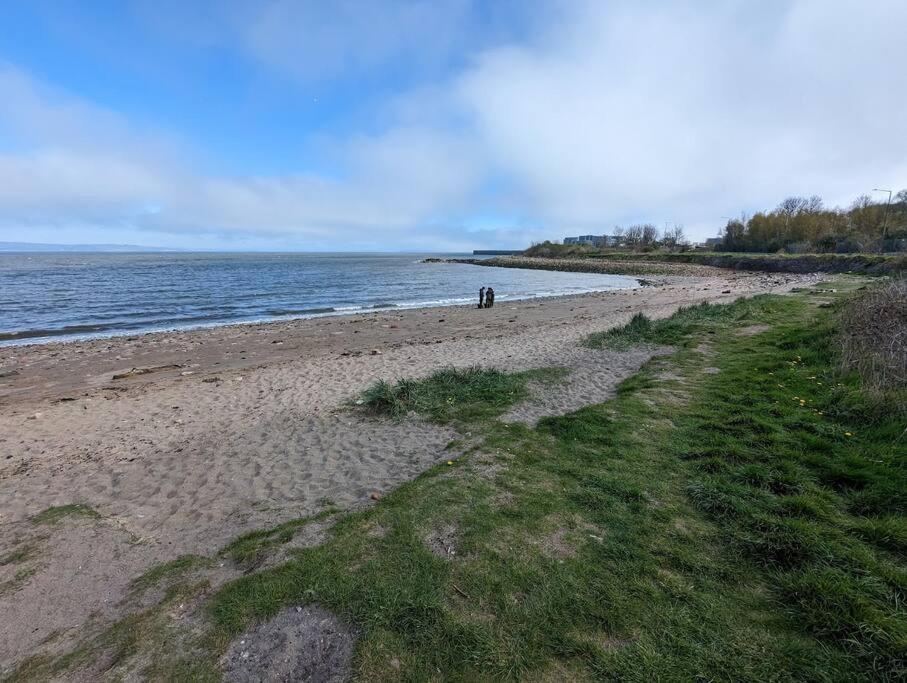 Peaceful Oasis By The Sea Apartment Единбург Екстериор снимка