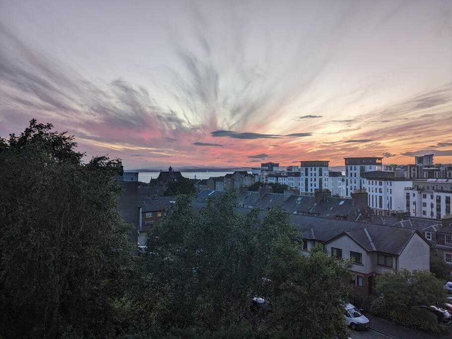 Peaceful Oasis By The Sea Apartment Единбург Екстериор снимка
